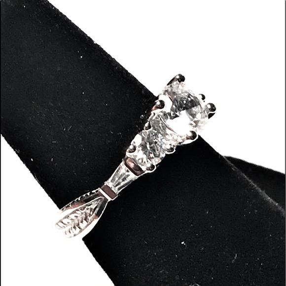 DIAMONIQUE THREE STONE RING - Picture 4 of 8